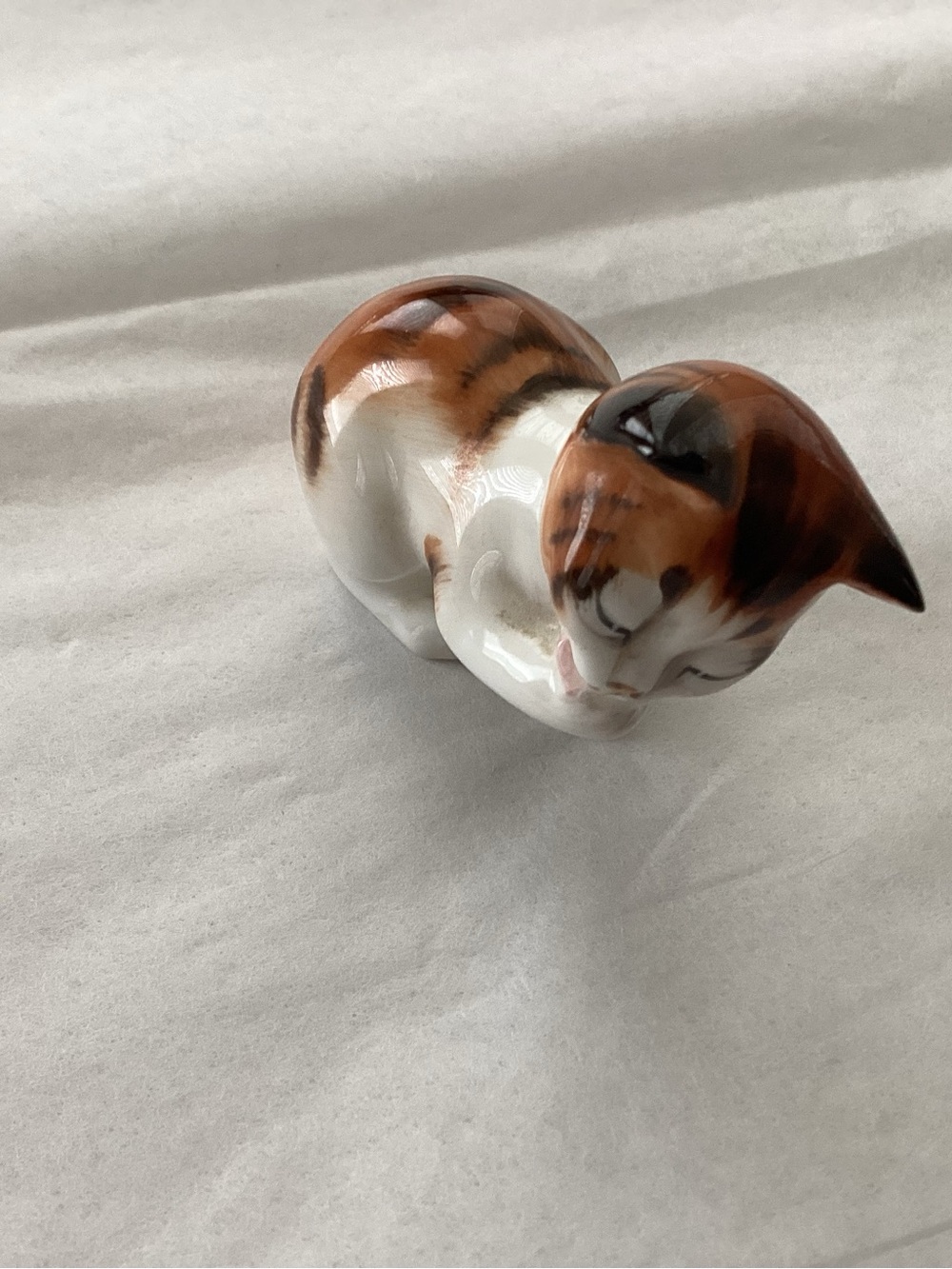 Vtg. Royal Doulton Fine Bone China “Character Kitten” figurine HN2583 - Picture 2 of 6